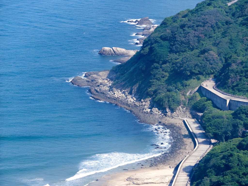 Why Coastal Trails Are Ideal for Swimrun Training